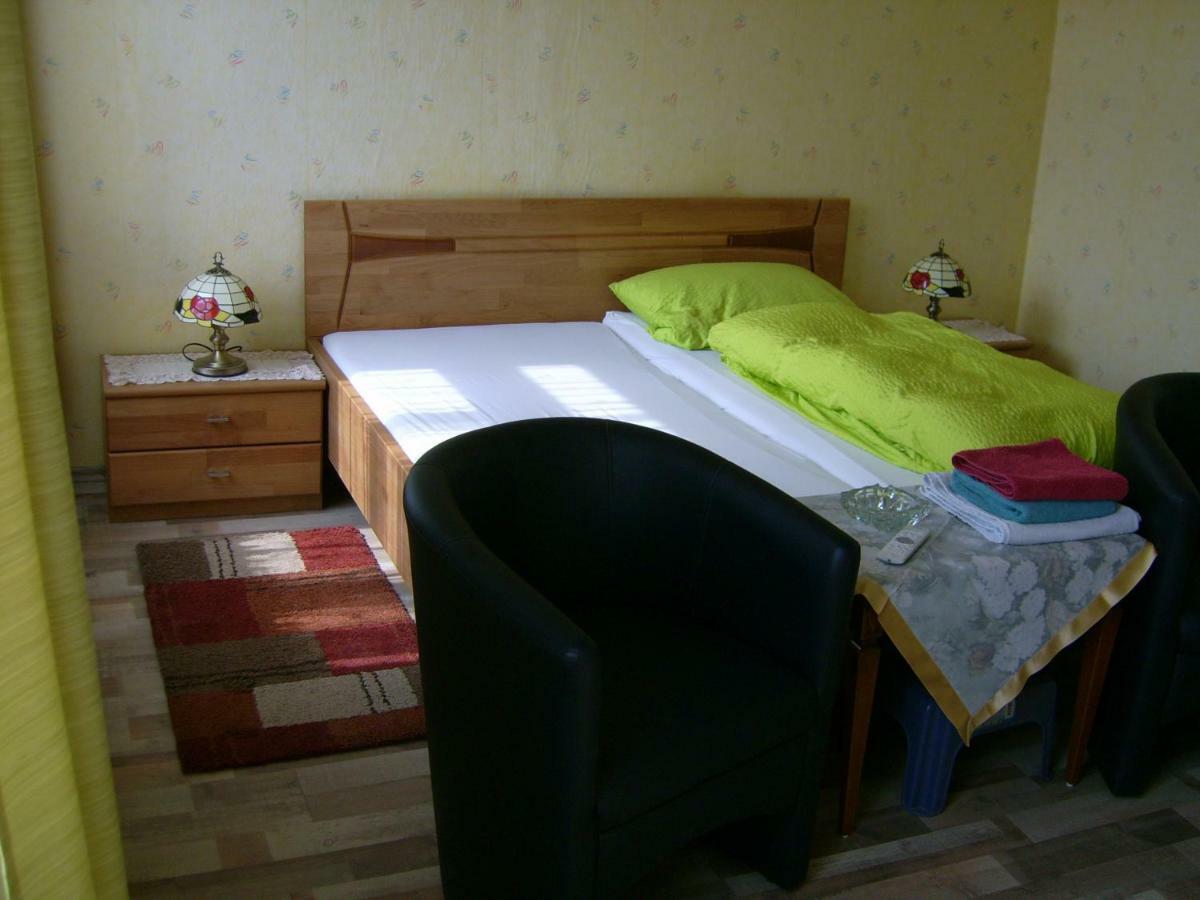 Gasthaus Zur Traube Hatzenport Экстерьер фото